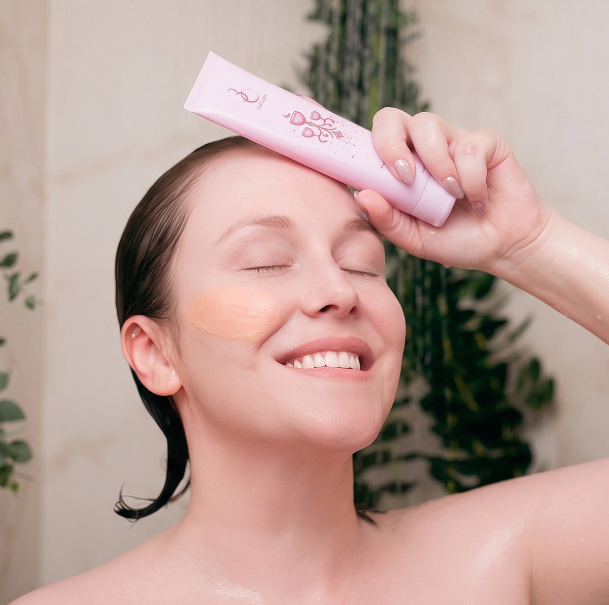 The Shower Mask with Gua Sha and Roller Tray